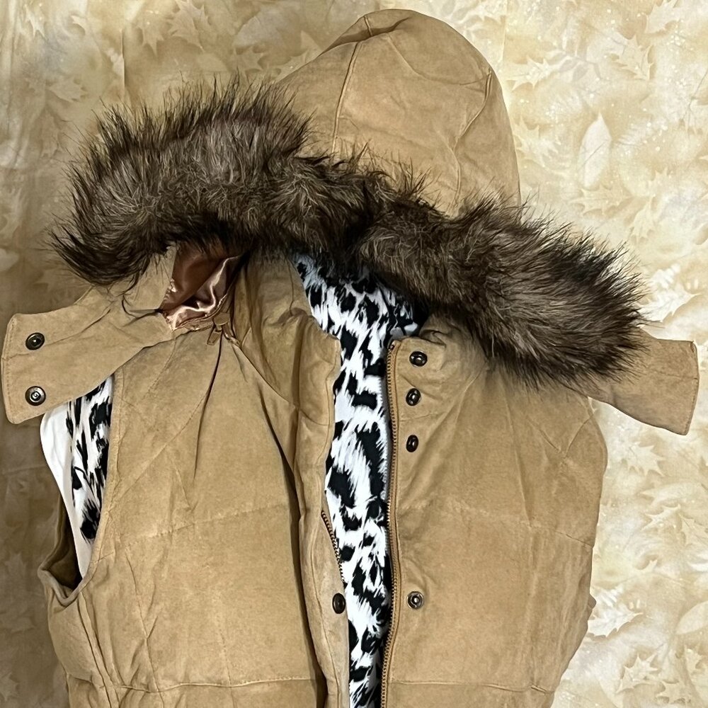 Eddie Bauer tan suede leather quilted down vest faux fur trim removable hood